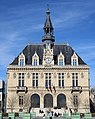 Façade principale de l'hôtel de ville