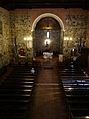 Het interieur en het presbyterium in de basiliek