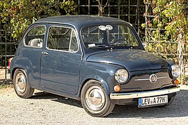 Zastava 750 Luxe - right front view