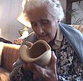 Eva Zeisel in 2001 overleden op 30 december 2011