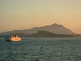 De eilanden Procida en Ischia gezien vanaf de Capo Miseno bij zonsondergang