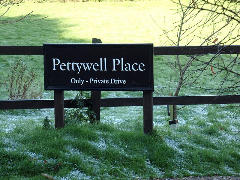 File:Pettywell Place sign - geograph.org.uk - 5215164.jpg