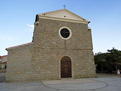 Entrée et parvis de l'église Notre Dame de la Miséricorde.