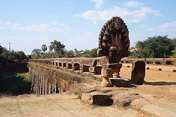 Le pont de Kompong Kdei (12e siècle) Spean Praptos sur la route Angkor Thom, Cambodge}]] Kompong Kdei bridge (Cambodia)