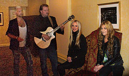 Ace of Base, 2010. L-R: Ulf Ekberg, Jonas Berggren, Julia Williamson en Clara Hagman (Julia en Clara zijn in 2010 toegetreden)