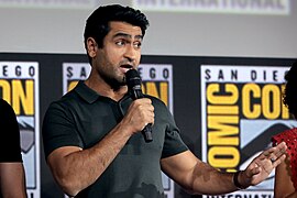 Kumail Nanjiani (48462872302).jpg