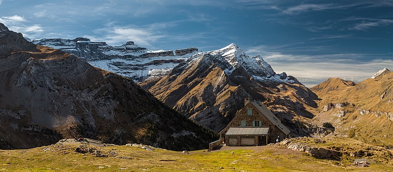 File:2019 - Parc national des Pyrenees - refuge des Espuguettes.jpg