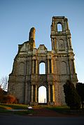 La façade de l'abbaye du Mont-Saint-Éloi.