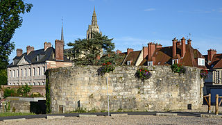 Vestiges de la tour d'Harfleur à Caudebec.