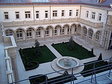 Putin palace courtyard.jpg