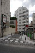 La rue du Clos en 2015 après les travaux de prolongement, au croisement avec le boulevard Davout.