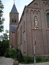 Huisseling, de kerktoren opzij van de kerk