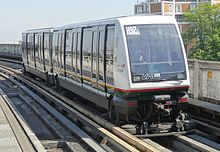 Vue d'une rame VAL 208 du métro de Lille lors d'un parcours aérien.