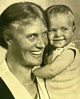 Familienaufnahme: Elsa Brändström mit Tochter Brita 1932