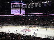 Interior do Barclays Center na configuração para hóquei no gelo