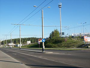 Retāk kontakttīkla masti tiek izvietoti ielas vidū