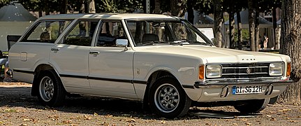 Ford Taunus TC (1970-1975) Turnier - right front view