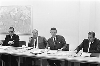 Sickinghe bij de persconferentie van de Raad van Bestuur van VMF/Stork-Werkspoor over de berichten van personeelsinkrimping te Amsterdam, 1969