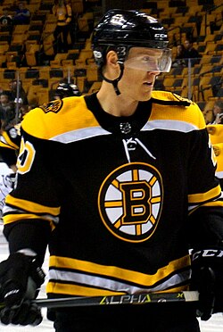 Riley Nash Boston Bruins 2017.jpg