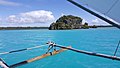 Vue d'une pirogue en Nouvelle-Calédonie (baie d'Upi, Île des Pins, Province Sud)