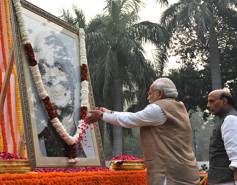 File:The Prime Minister, Shri Narendra Modi paying floral tribute to Sardar Vallabhbhai Patel on Rashtriya Ekta Diwas, at Patel Chowk, in New Delhi on October 31, 2015. The Union Home Minister, Shri Rajnath Singh is also seen.jpg