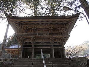 Un medio rango, un sanmon a tre ingressi al Myōtsū-ji, prefettura di Fukui