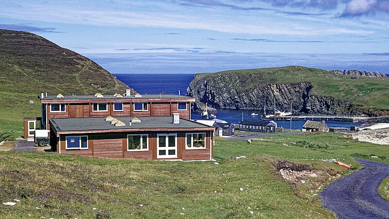 File:Fair Isle Bird Observatory, 1974 - geograph.org.uk - 6029154.jpg