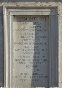 Inscrição do papa Clemente XII no Arco de Constantino.