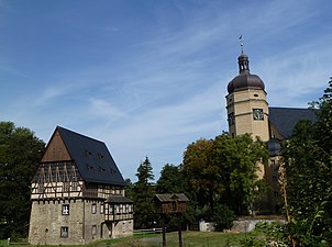 Weischlitz, Herrenhaus und Kirche im Ortsteil Kürbitz