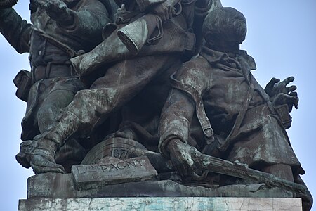 Détail de la signature du sculpteur, Monument des enfants du Rhône (1887), place du Général Leclerc, Lyon.