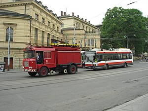 Vecs Škoda tornītis kalpo kā evakuators Brno