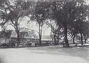 Rijtuigen bij Fort Rotterdam (rond 1900).