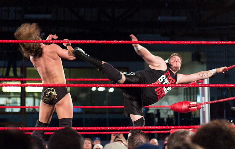 File:Kevin Steen superkick.jpg