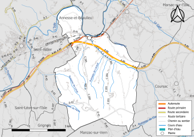 Carte en couleur présentant le réseau hydrographique de la commune