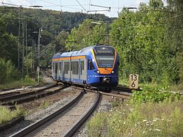 De driedelige cantus 427 055 in Baunatal-Guntershausen (2014)