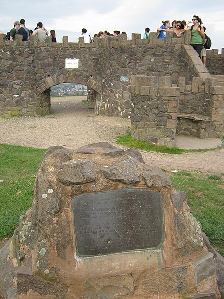 File:Beacon Hill viewpoint and plaque - geograph.org.uk - 2650160.jpg