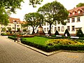 Wilhelmsplatz und Denkmal für Wilhelm IV. von Nordwesten (2012)