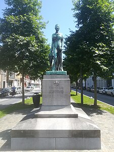 Het standbeeld van Koningin Astrid op het keizersplein te Aalst.