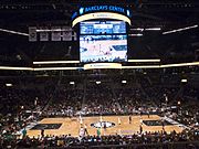 Interior do Barclays Center na configuração para basquetebol