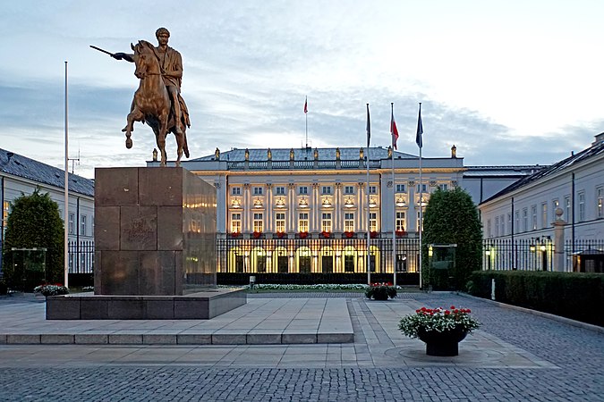 Prezidanta palaco kun monumento de princo Józef Poniatowski