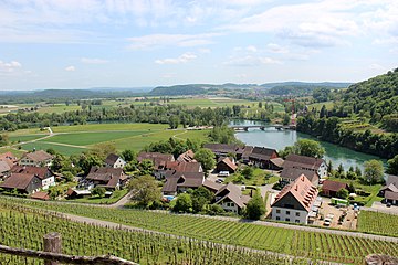 Die Rheinbrücke verbindet Rüdlingen mit dem Nachbardorf Flaach.