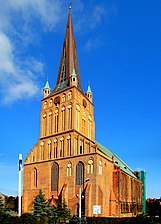 Szczecin-Kamień is Catedral Basílica de St. James the Apostle.