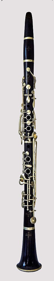 Albert clarinetto, progettato intorno al 1850 da Eugène Albert, tecnicamente intermedio tra i clarinetti Müller e Oehler