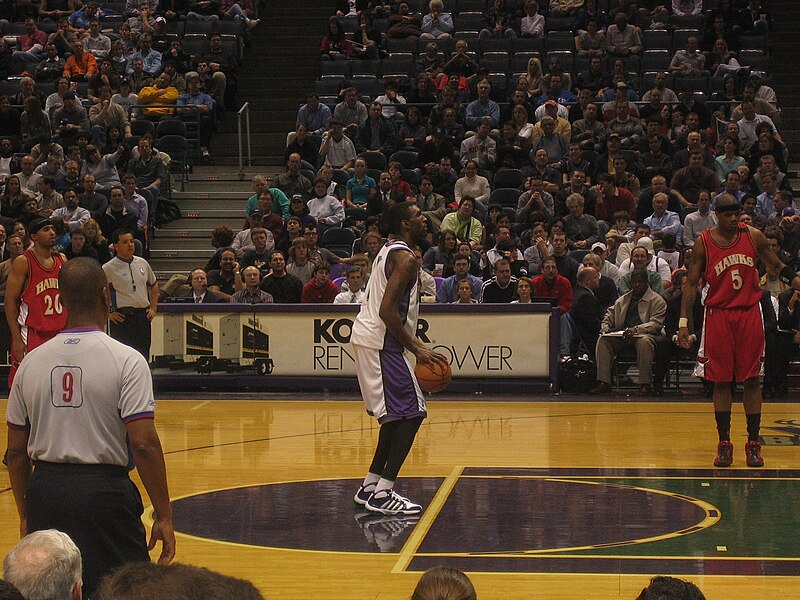 File:Joe Smith free throw Bucks v Hawks.jpg