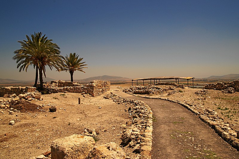 File:Tel-megiddo-southern-lookout.JPG