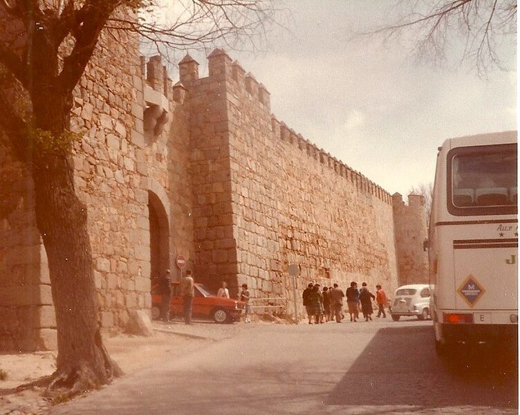 File:Murallas de Ávila, 1983.jpg