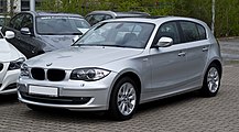 Facelift-mallin viisiovinen BMW 120d.