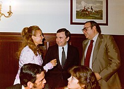 Josep Meliá conversa con el presidente de la Agencia EFE y la actriz Carmen Sevilla.jpeg