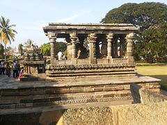 Hoysaleshwara temple, Halebidu 90.jpg