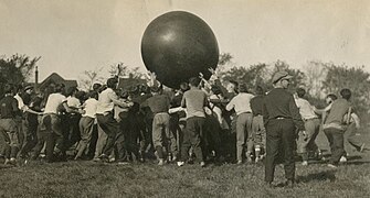 Macalester Pushball, 1914.jpg